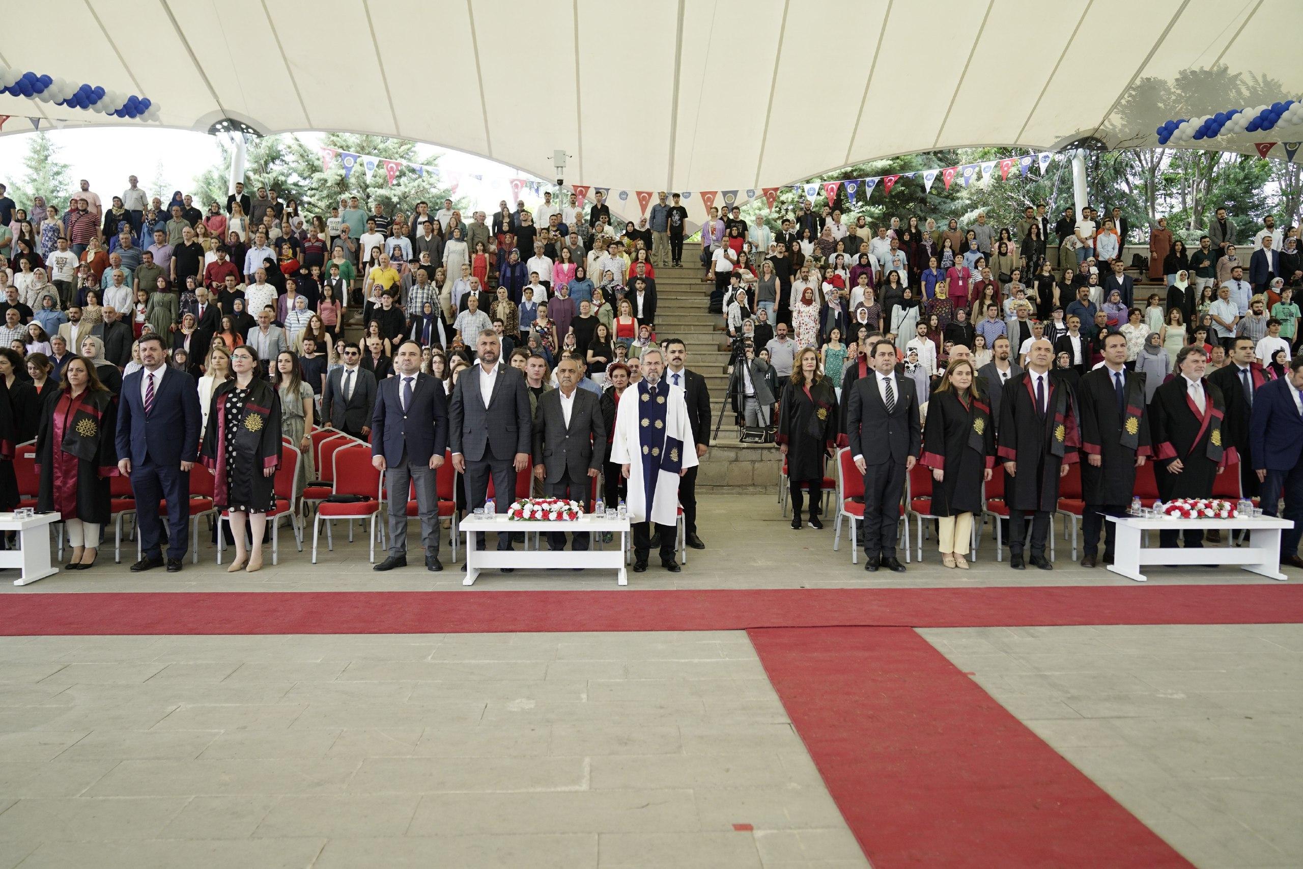 MYO Öğrencilerinin Mezuniyet Sevinci Ankara Üniversitesi